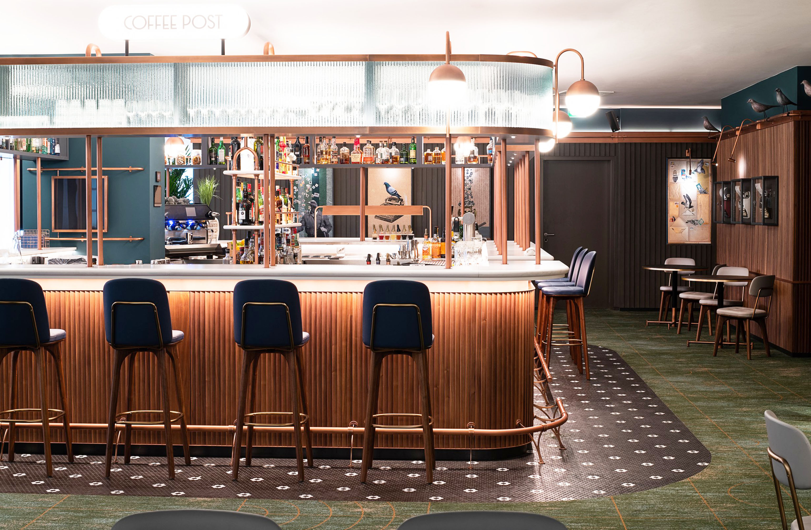 Pigeon Post Bar & Eatery at Hilton Cologne - 1