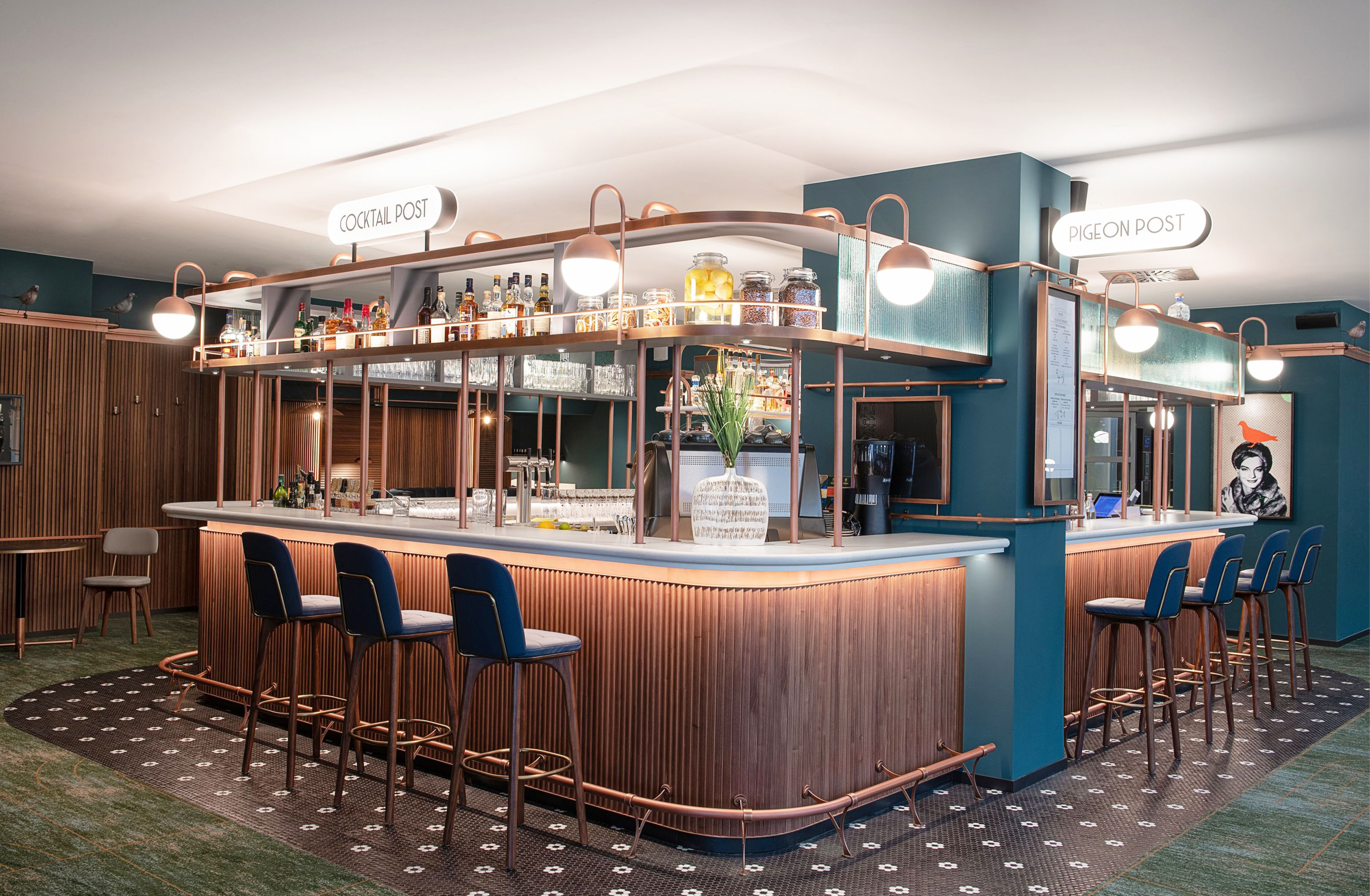 Pigeon Post Bar & Eatery at Hilton Cologne - 2
