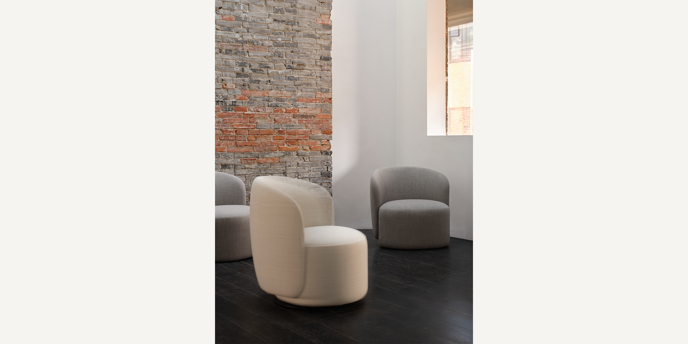 Taylor One-Seater Swivel Small slides 2