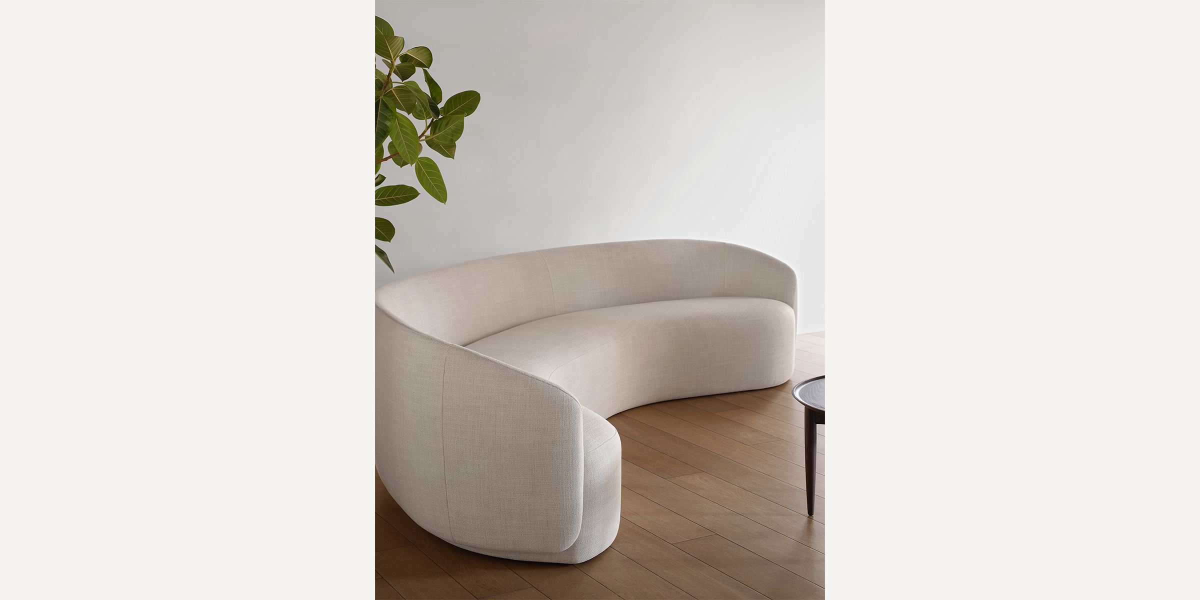 Taylor Sofa Curved slides 2